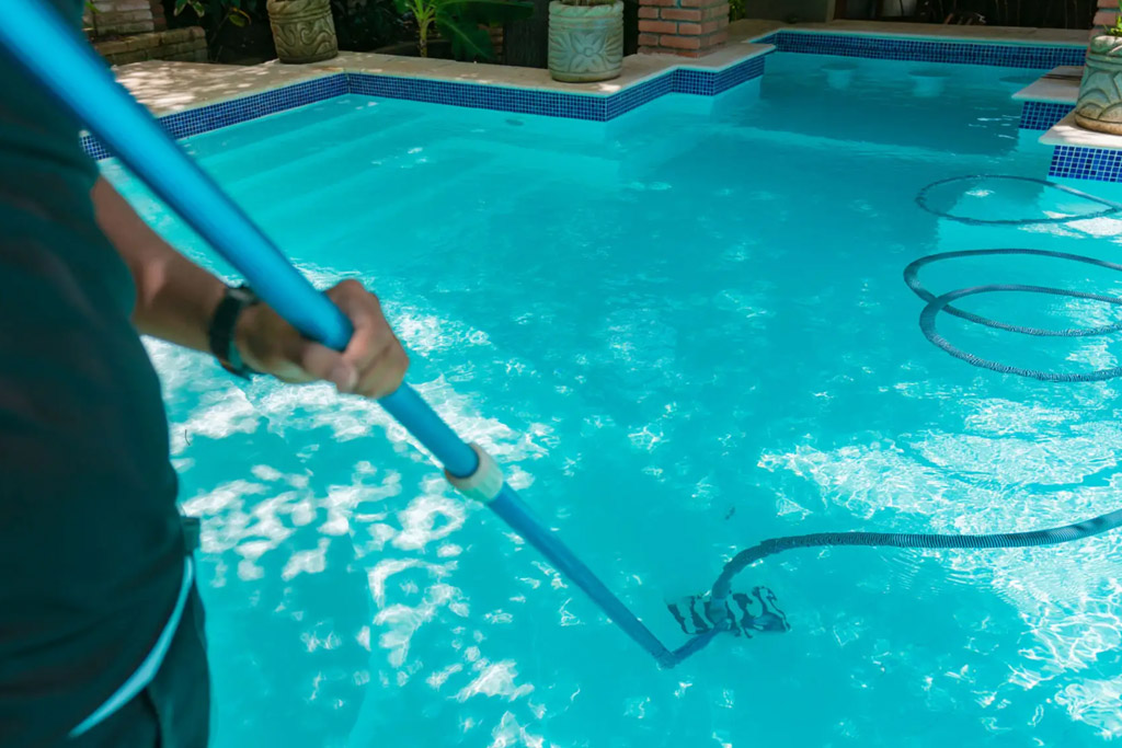 pool-cleaning